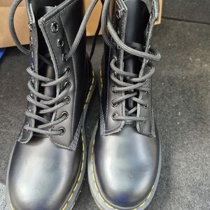 Size 5 Womens Dr. Marten